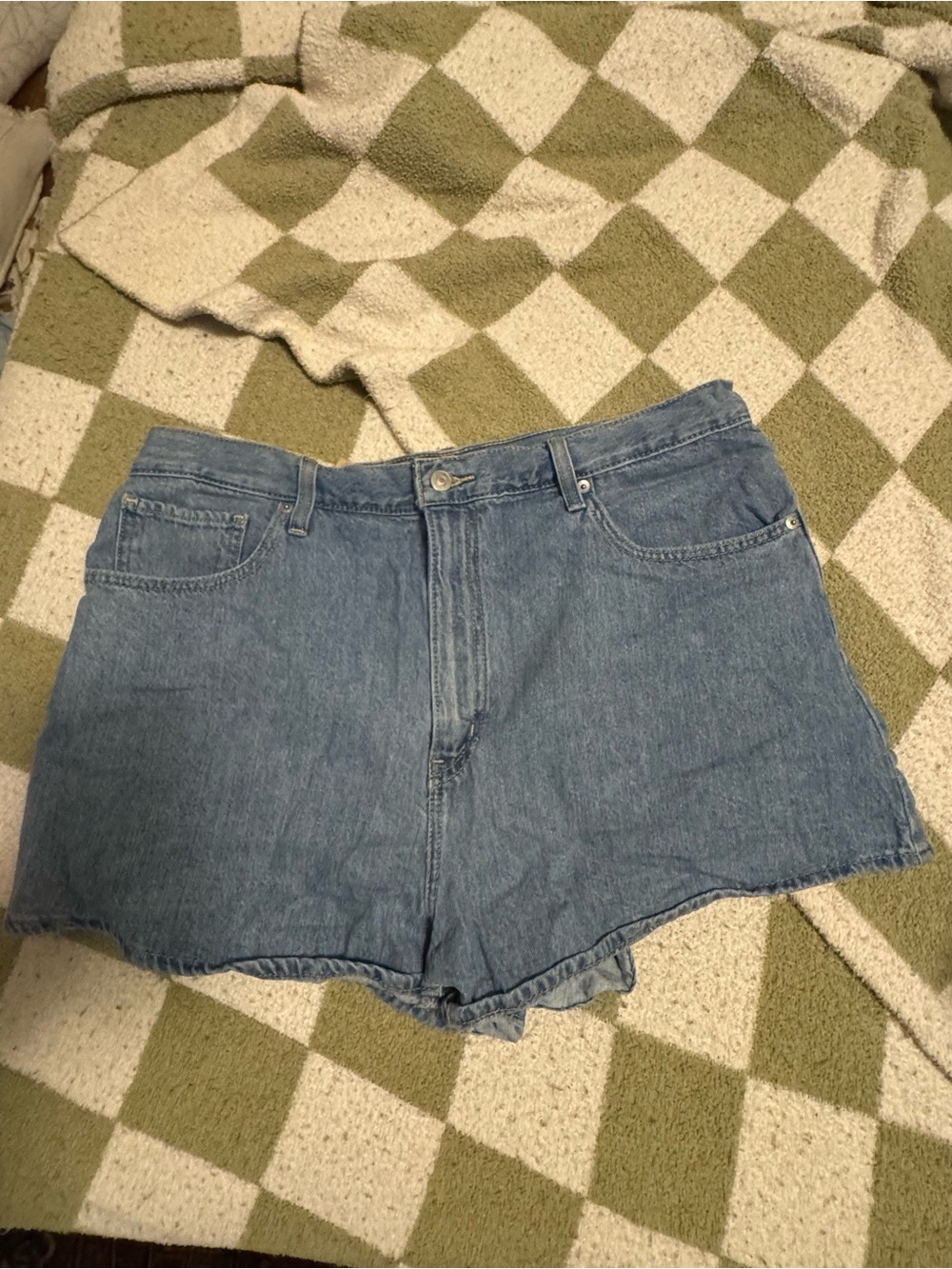 Levi High-Waist Mom Shorts